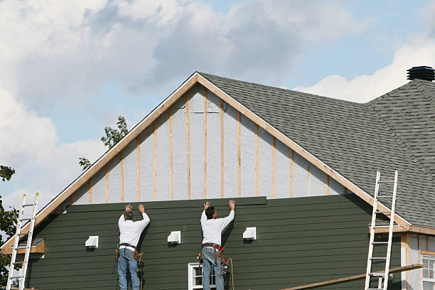 Professional Siding Installation technician working in Boyce, VA